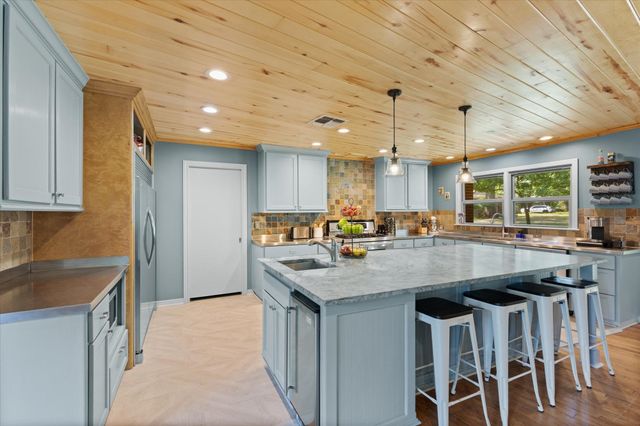 28 Rambling Rd., Longview, TX 75604