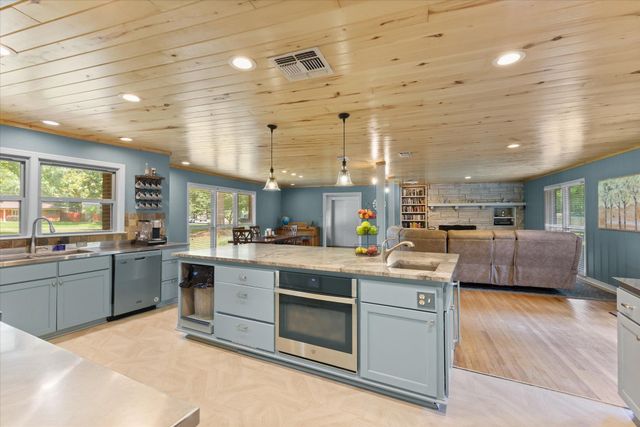 28 Rambling Rd., Longview, TX 75604