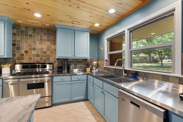 28 Rambling Rd., Longview, TX 75604