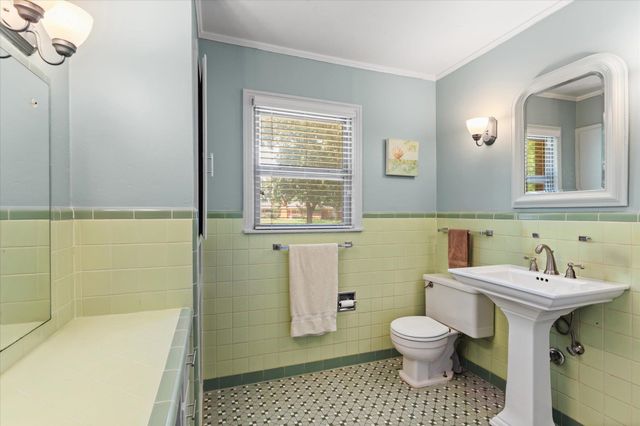 28 Rambling Rd., Longview, TX 75604