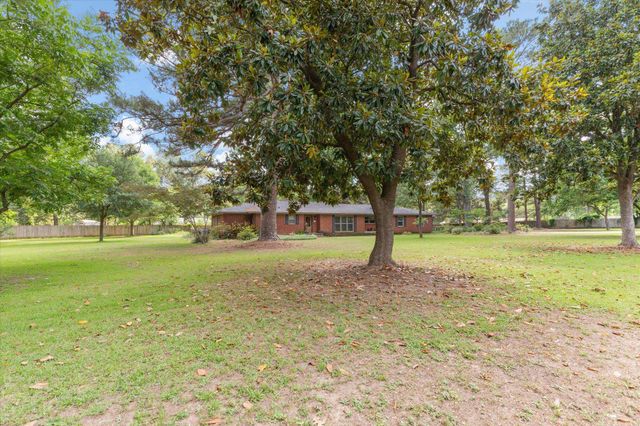 28 Rambling Rd., Longview, TX 75604
