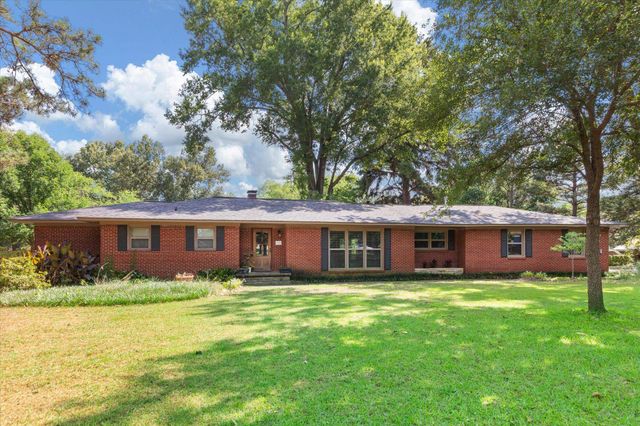 28 Rambling Rd., Longview, TX 75604