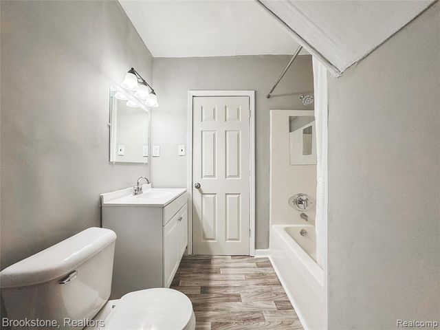 671 E Mansfield Avenue, Pontiac, MI 48340