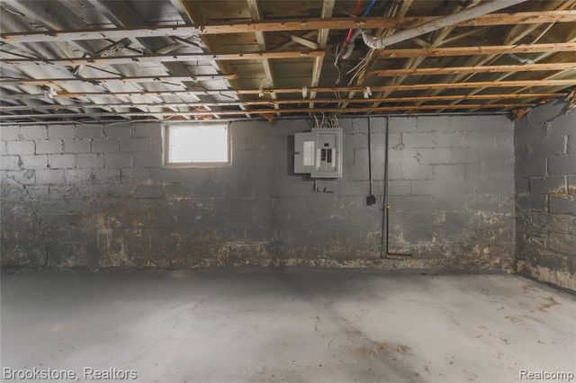 671 E Mansfield Avenue, Pontiac, MI 48340