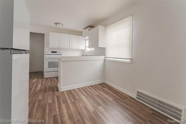 671 E Mansfield Avenue, Pontiac, MI 48340