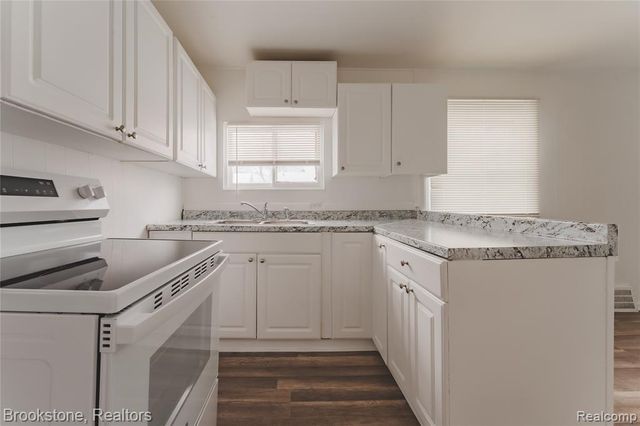 671 E Mansfield Avenue, Pontiac, MI 48340