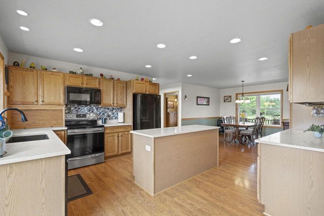 5685 BLAKE ROAD, De Pere, WI 54115