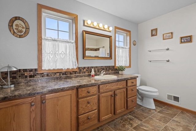 5685 BLAKE ROAD, De Pere, WI 54115