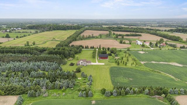 5685 BLAKE ROAD, De Pere, WI 54115