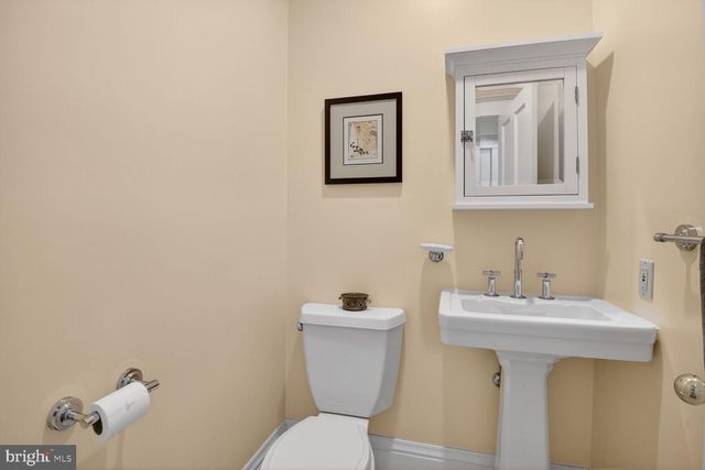 3927 WASHINGTON ST, Kensington, MD 20895