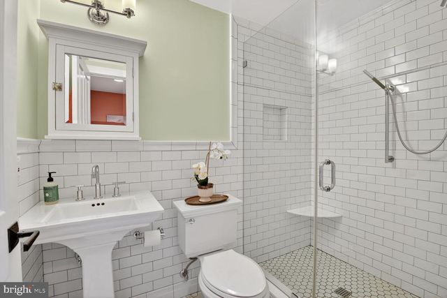 3927 WASHINGTON ST, Kensington, MD 20895