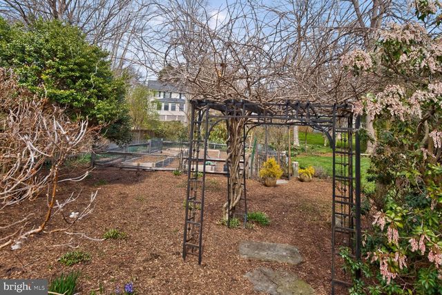 3927 WASHINGTON ST, Kensington, MD 20895