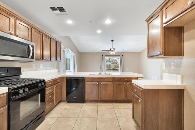 5904 E Fillmore Avenue, Fresno, CA 93727