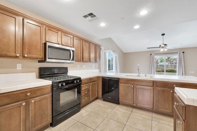 5904 E Fillmore Avenue, Fresno, CA 93727