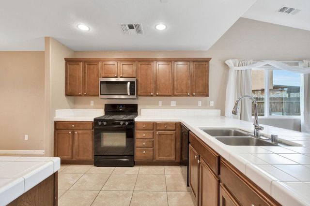 5904 E Fillmore Avenue, Fresno, CA 93727