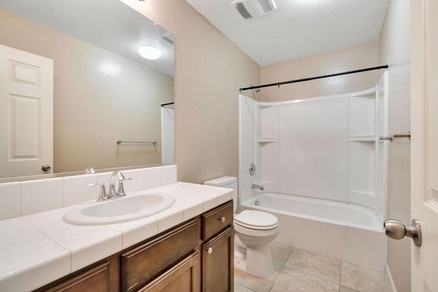 5904 E Fillmore Avenue, Fresno, CA 93727