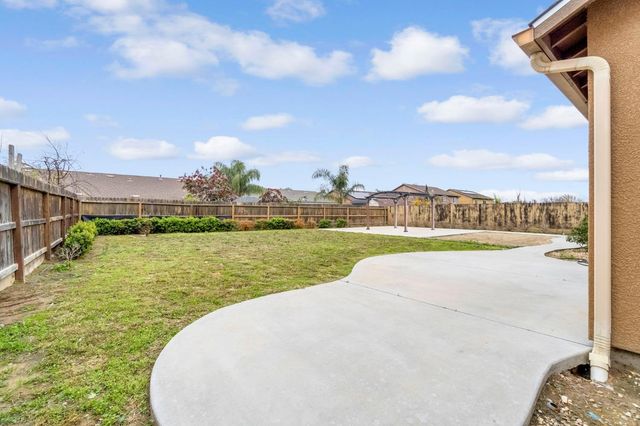 5904 E Fillmore Avenue, Fresno, CA 93727