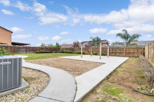 5904 E Fillmore Avenue, Fresno, CA 93727