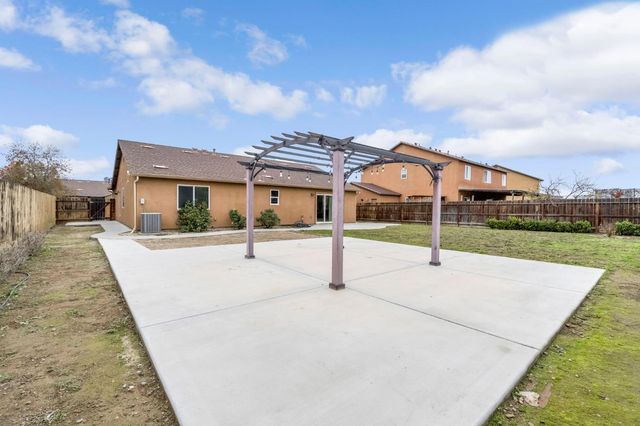 5904 E Fillmore Avenue, Fresno, CA 93727