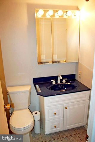 914 W FAIRWAY DR, Lancaster, PA 17603
