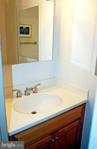 914 W FAIRWAY DR, Lancaster, PA 17603