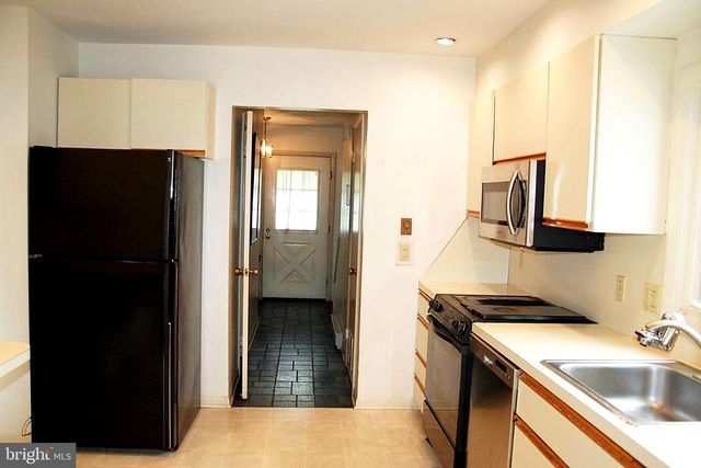914 W FAIRWAY DR, Lancaster, PA 17603