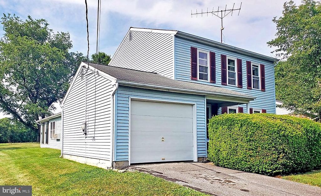 914 W FAIRWAY DR, Lancaster, PA 17603
