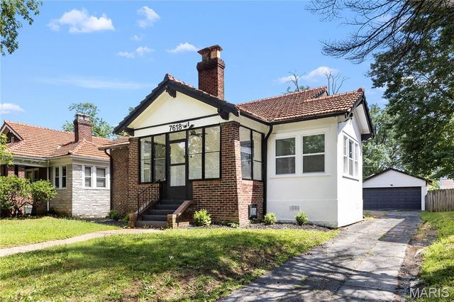7618 Springdale Drive, St Louis, MO 63121