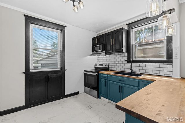 7618 Springdale Drive, St Louis, MO 63121
