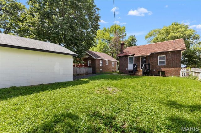7618 Springdale Drive, St Louis, MO 63121