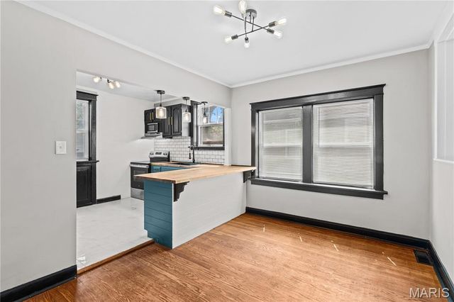 7618 Springdale Drive, St Louis, MO 63121
