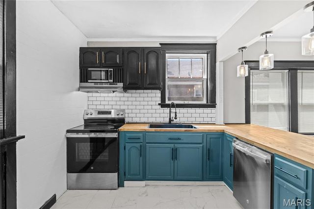 7618 Springdale Drive, St Louis, MO 63121