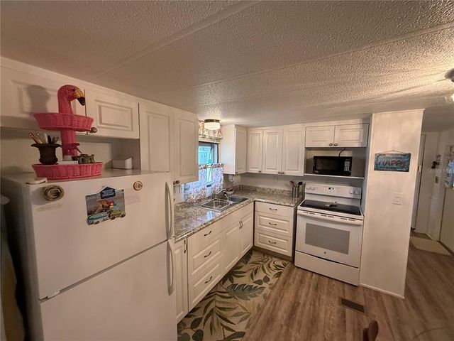 1127 BELMONT CIRCLE, Tavares, FL 32778