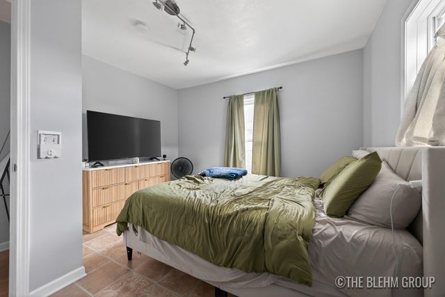 727 Emerald Avenue NE, Grand Rapids, MI 49503