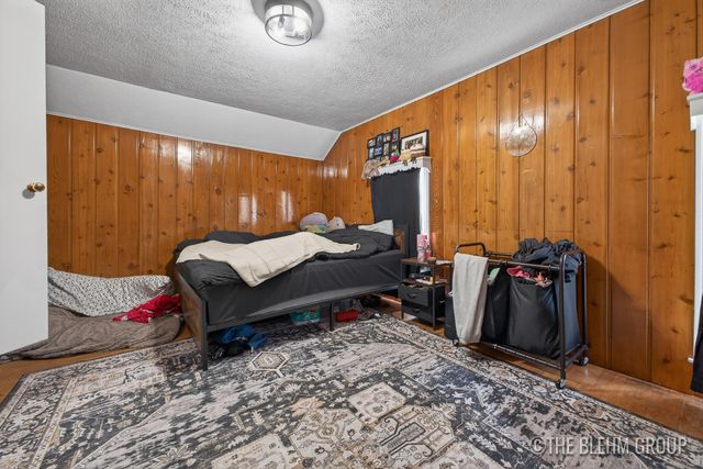 727 Emerald Avenue NE, Grand Rapids, MI 49503