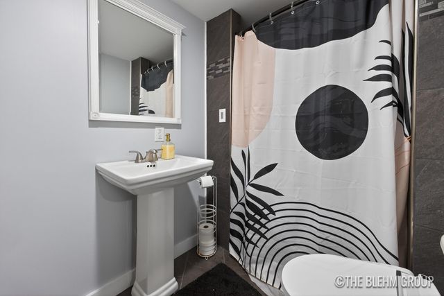 727 Emerald Avenue NE, Grand Rapids, MI 49503