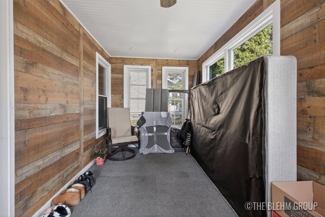 727 Emerald Avenue NE, Grand Rapids, MI 49503