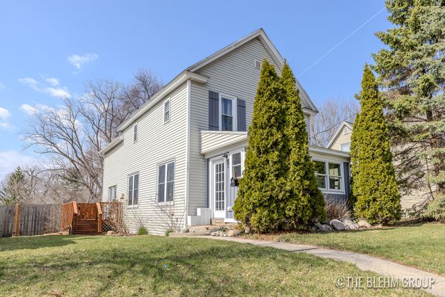 727 Emerald Avenue NE, Grand Rapids, MI 49503