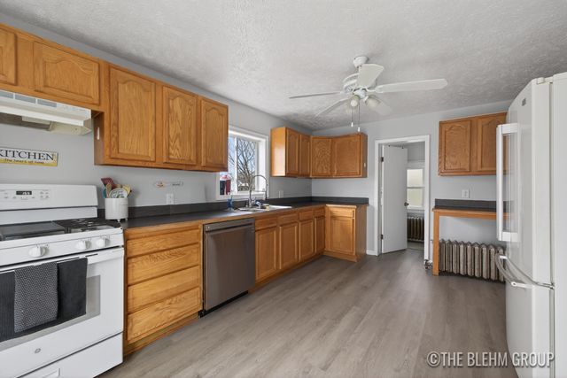 727 Emerald Avenue NE, Grand Rapids, MI 49503