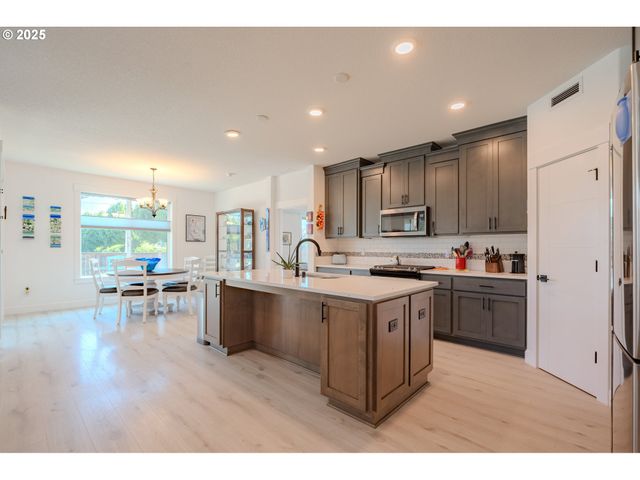 9109 Ne 151ST Ct, Vancouver, WA 98660