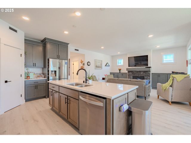 9109 Ne 151ST Ct, Vancouver, WA 98660