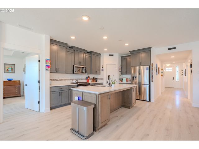 9109 Ne 151ST Ct, Vancouver, WA 98660