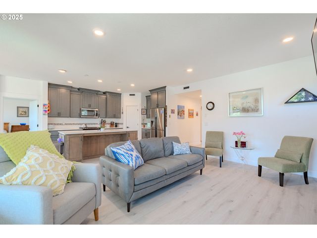 9109 Ne 151ST Ct, Vancouver, WA 98660