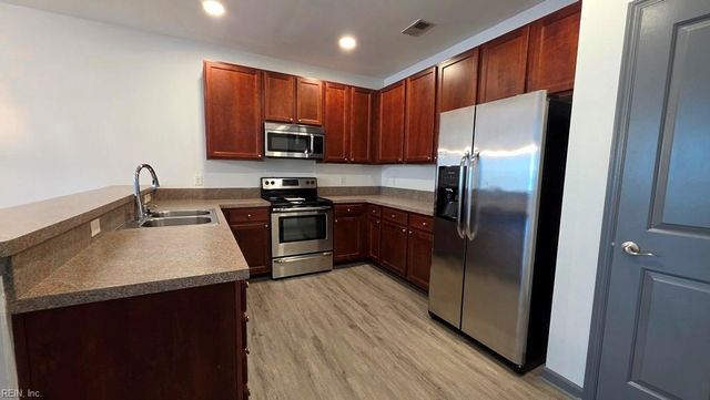 4332 Hillingdon Bnd Apt 206, Chesapeake, VA 23321