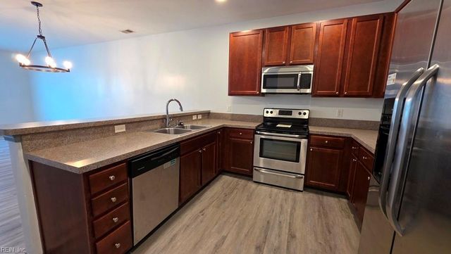 4332 Hillingdon Bnd Apt 206, Chesapeake, VA 23321