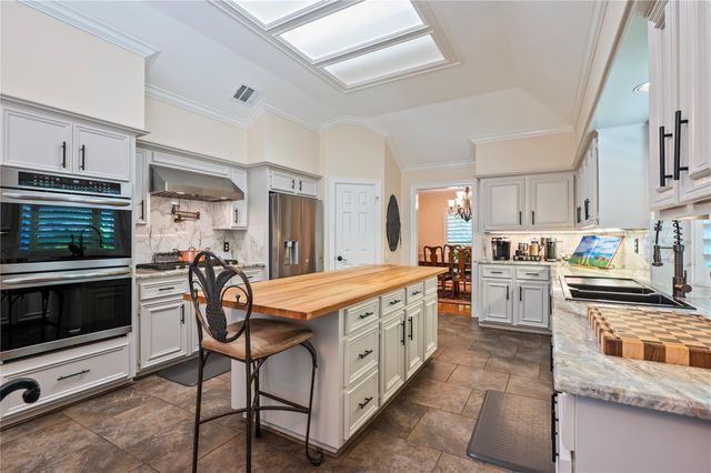 2025 Sandy Coast Circle, League City, TX 77573