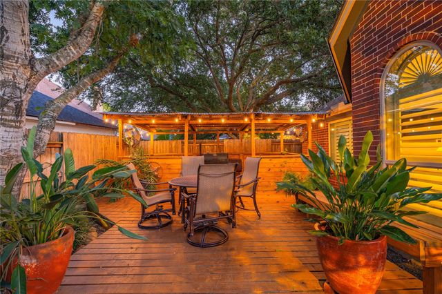 2025 Sandy Coast Circle, League City, TX 77573