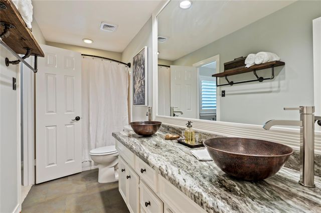2025 Sandy Coast Circle, League City, TX 77573