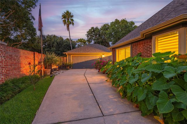 2025 Sandy Coast Circle, League City, TX 77573