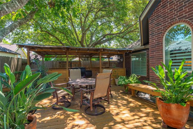 2025 Sandy Coast Circle, League City, TX 77573